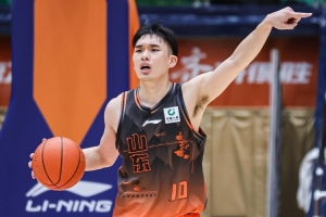 戰(zhàn)報：謝智杰留山東高速男籃